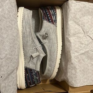 New with tags! Men Hey dudes size 11